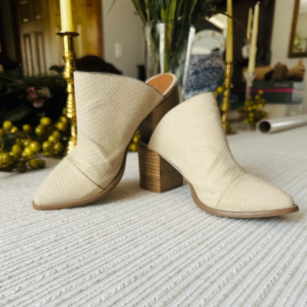 Report Cream Textured Mules